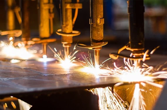 maszyny przemysłowe w firmie produkcyjnej